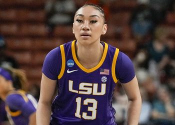 Zvijezda LSU očarava koketiranjem tijekom turneje u Hrvatskoj