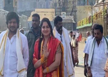 Zvijezde posjećuju Sri Venkateswaru: Poznate ličnosti dolaze u istaknuti kultni hram