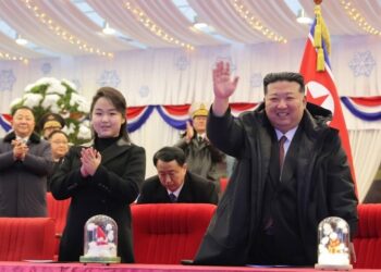 Zimski kaput Kim Jong Una pokreće novi modni trend u Sjevernoj Koreji