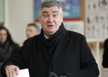 Hrvatski predsjednik Milanović plovi prema pobjedi zahvaljujući kandidatima vladajućih stranaka u glasovanju za otjecanje