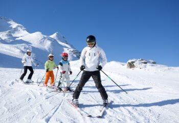 Hrvati na padinama: Vodič za ski putovanja i troškove
