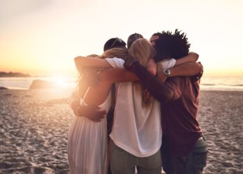 CATCHUP je jednostavna aplikacija koja vas podsjeća da se povežete s prijateljima i voljenima.