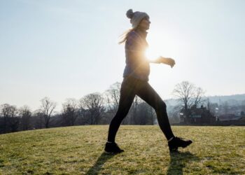 Nema potrebe za teretanom – ovaj hodajući trening čini vas fit, jačim i sagorijeva mnogo kalorija.