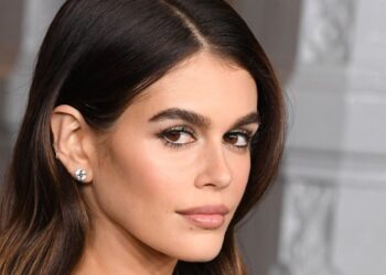 12 toplih nijansi kose koje donose toplinu ove sezone