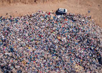 Brza moda: Povijest, definicija, brendovi, tvrtke, utjecaj na okoliš, otpad i zanimljivosti