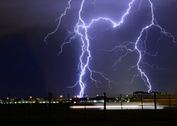 Budite sigurni tijekom grmljavine i munje