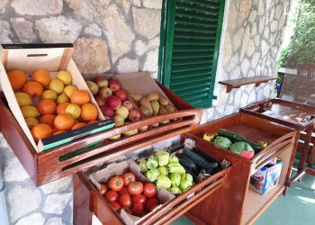 Trgovina na pustom hrvatskom otoku