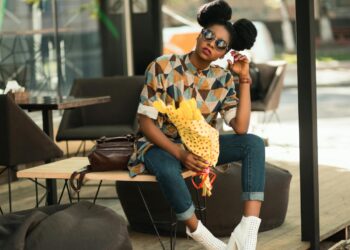 Ženske traperice 2025.: Trendovi koji unose dozu osobnosti u vašu odjeću