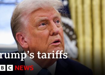 Kanada i Meksiko uzvraćaju udarac jer predsjednik Trump nameće ogromne carine | Vijesti BBC-ja