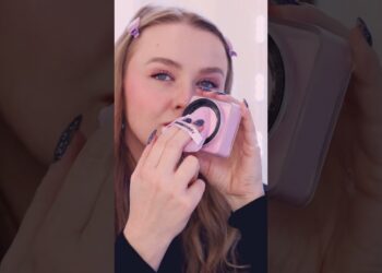 Pink puder ispod oka 😳💜