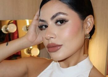 Teška u uskoj ružičastoj opremi izjavljuje “Gotovo”