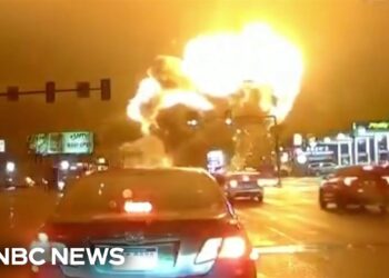 Videozapisi prikazuju vatrene zračne hitne pomoći u sjeveroistoku Philadelphia