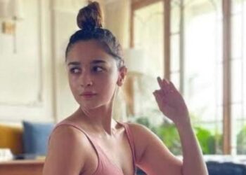 Alia Bhatt izjavila da je ‘borba bitna’ dok izvodi leteći skok; Obožavatelji je nazivaju ‘inspiracijom’. Pogledajte | Bollywood