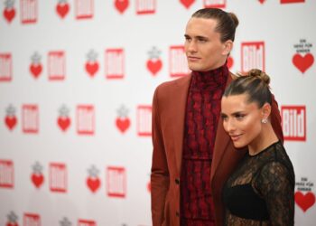 Djevojka Alexandera Zvereva, Sophia Thomalla, prikazuje chic fitnes u najnovijem teretanskom selfieju.