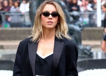 Sydney Sweeney zasljepljuje u trostrukom izdanju tijekom noćnog izlaska