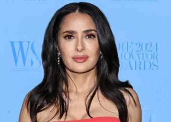 The title “Probudi se kožu” can be rephrased in Croatian as “Probudite svoju kožu.”