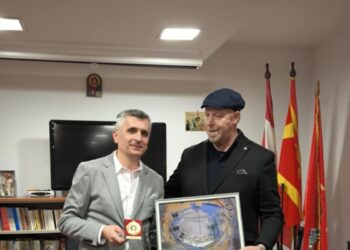 Kapetan koji uzdignutih jedara nadmašuje vrijeme