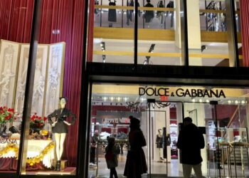 Trumpove tarifne prijetnje nadvijaju se nad talijanskom modnom industrijom kao luksuzno usporavanje | Nacija i svijet