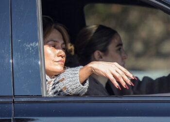 Manikura za Valentinovo: Jennifer Lopez zagrlila trend “Cherry Mocha” noktiju