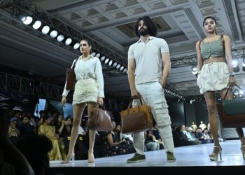 Od sportskih tenisica do poslovnih cipela: Kožna modna revija naglašava trendove 2025. godine