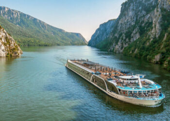 Sve na brod! Playbill Travel najavljuje Broadway od Bugarske do budimpeštanskih krstarenja.