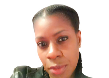 Araba Hackman: Afrička ljepota – ukradene krivulje, pozajmljene pletenice.