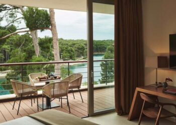 Lošinj Hoteli i Vile osvajaju prestižnu nagradu ‘Wellness Hospitality’ na Svjetskom festivalu putovanja i turizma 2025., učvršćujući svoj status kao vodeće luksuzne wellness destinacije u Hrvatskoj.