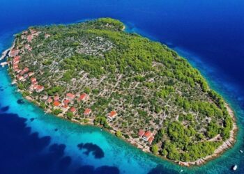 Otkrijte najmanji naseljeni otok Hrvatske – dom za samo 35 stanovnika