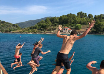 Kalifornijski backroads otkrivaju nove avanturističke ture po Islandu, ističući ledenjake, obalu i aktivnosti na otvorenom za aktivne putnike.