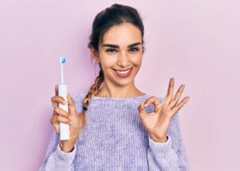 Koraci za upotrebu električne četkice za zube: Potpuni vodič