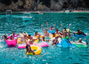 Zaronite i uštedite do 1.000 USD na DEKEACE 2025-26 TOPDECK PUTOVANJIMA