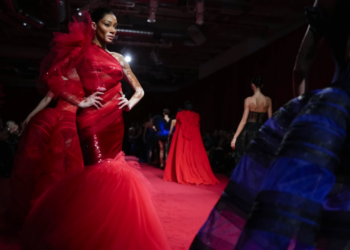 Christian Siriano vodi sudionike izložbe u New Yorku na glamuroznu vožnju – FBC News