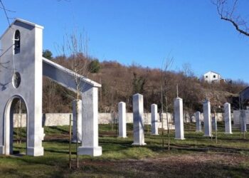 Hrvatska crkva bez krova i zidova