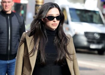 Mikey Madison postala je trendseterica s torbom u boji.