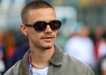 Romeo Beckham usvaja surferski stil za luksuzni spa dan s djevojkom Kim Turnbull