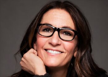 Bobbi Brown tvrdi da ova ‘izvrsna’ krema za oči prikriva kožu koja izgleda ispucano.