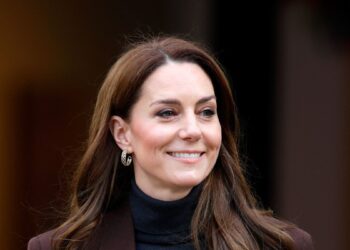 Kate Middleton stilizirala malo vjerojatne hlače s komadom odjeće 2025.