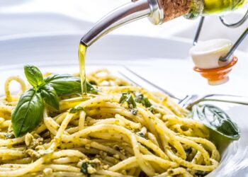 Recept za laganu večeru: Donna Hay dijeli svoj recept za tjesteninu kada se osjećate lijeno.