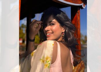 Tradicionalni glamur Janhvi Kapoor u ‘Paramu Sundari’ – neviđeni trenuci u saree!