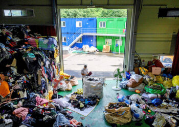 Nema novih odjevnih predmeta: aktivist se bori protiv hiperkonzumiranja