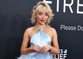 Svijetloplava je bila dominantna boja na dodjeli Grammy nagrada 2025. godine.