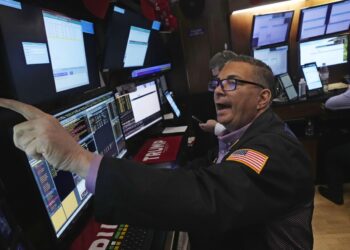 Danas na Wall Streetu: Burza završava mješovito, dok snažne zalihe mode i duhana pomiču Fordovu vrijednost.