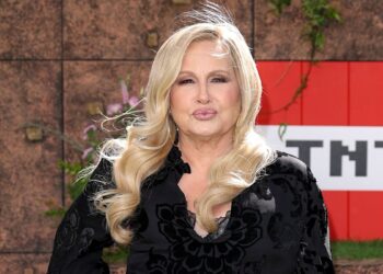 Trajna privlačnost Bombshell stila Jennifer Coolidge