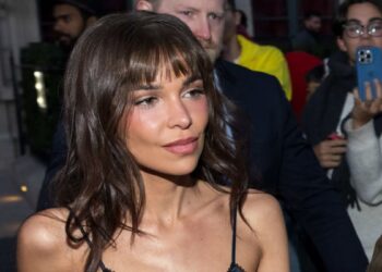 Djevojka Cruza Beckhama Jackie Apostel tvrdi da su bangs za proljeće 2025.