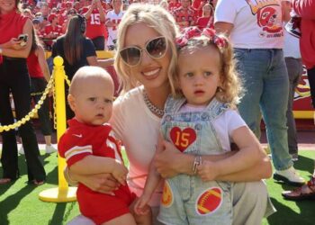 Brittany Mahomes naziva svoju kćer ‘favoriziranim partnerom za vježbanje’ dok dijeli slatki selfie iz teretane