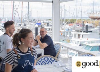 CPTN Jack’s je restoran uz obalu u luci Somerville na poluotoku Mornington.