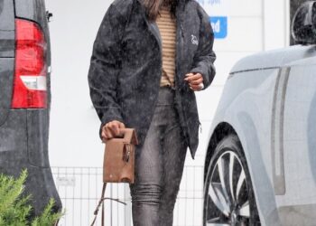 Oprah Winfrey se suočava s kišom u LA-u dok Slim Star trenira u teretani… usred procesa gubitka težine.