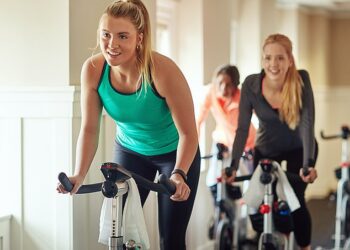 Dermatolog jasno objašnjava idealnu rutinu njege kože nakon teretane kako bi spriječio bolne proboje