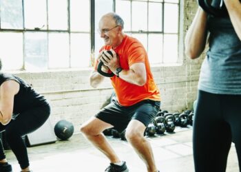 Rutina vježbanja koja ovog 82-godišnjeg fitness instruktora čini da se osjeća kao da ima 50 godina