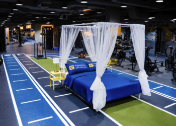 Znoj, spavanje, ponovite u prvom hotelu unutar teretane Gymnation